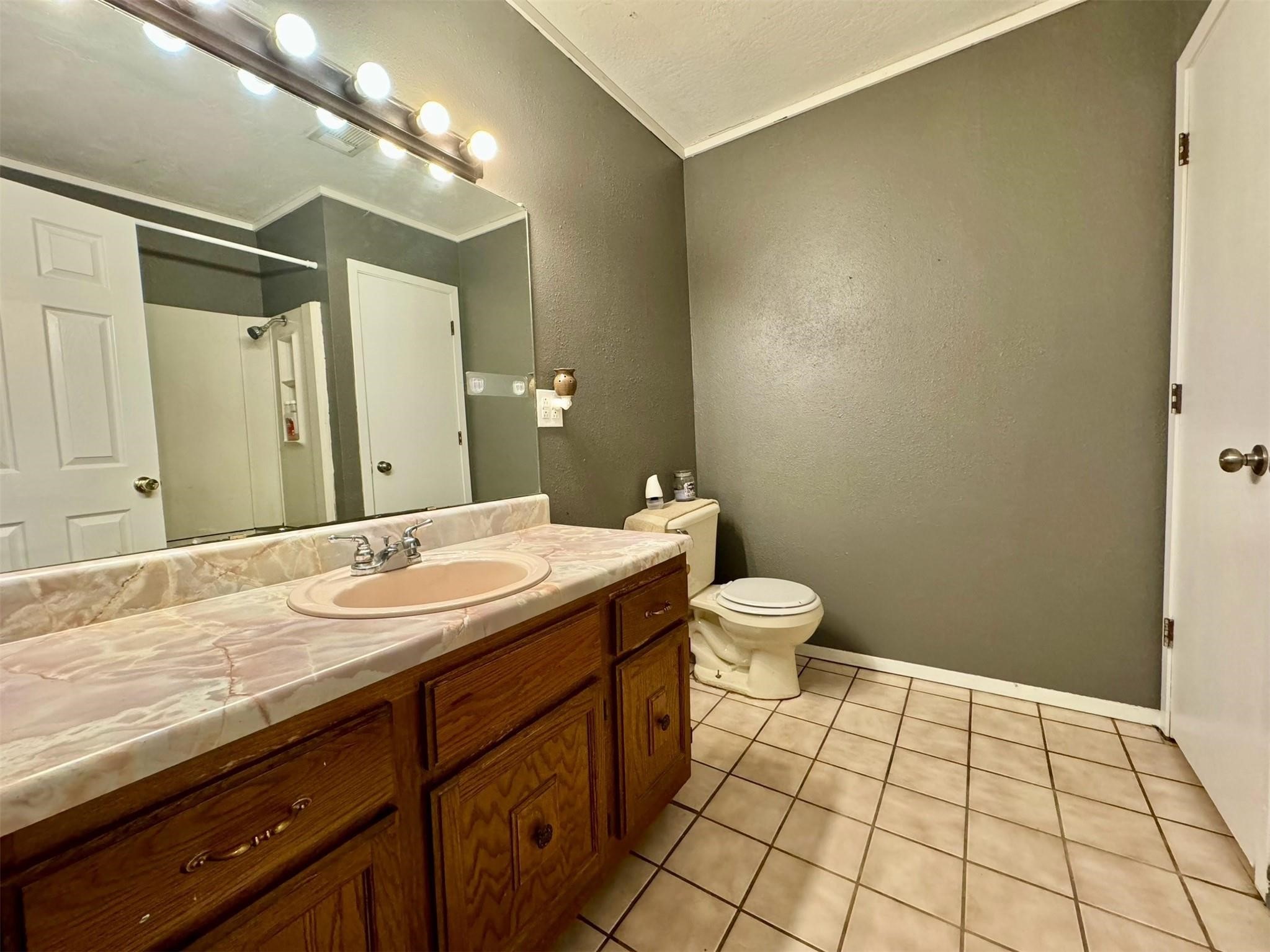 1319 W Morgan Street Denison TX 75020