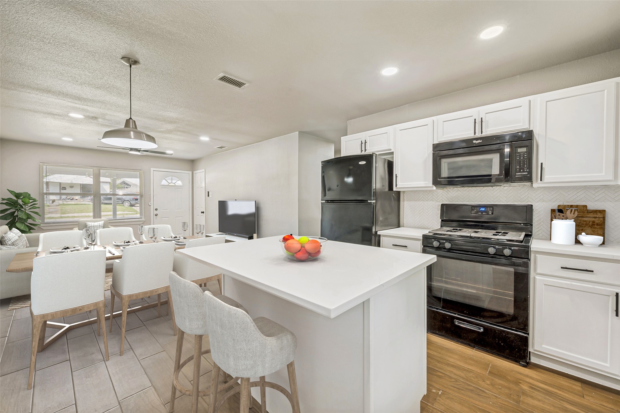 1913 San Antonio Street Grand Prairie TX 75051