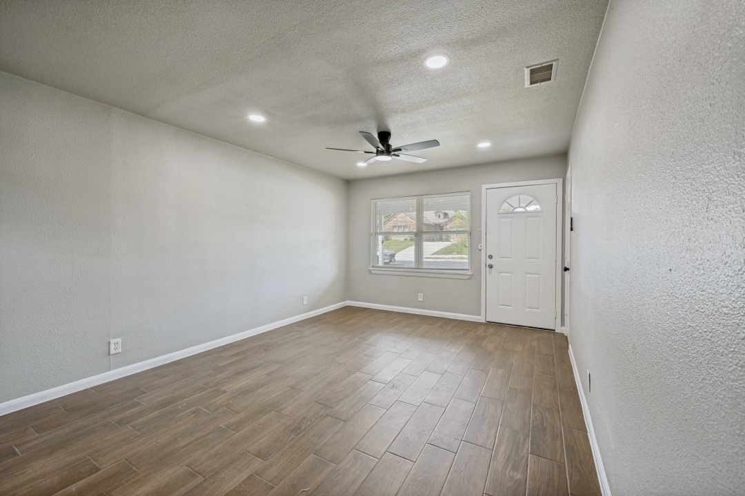 1913 San Antonio Street Grand Prairie TX 75051