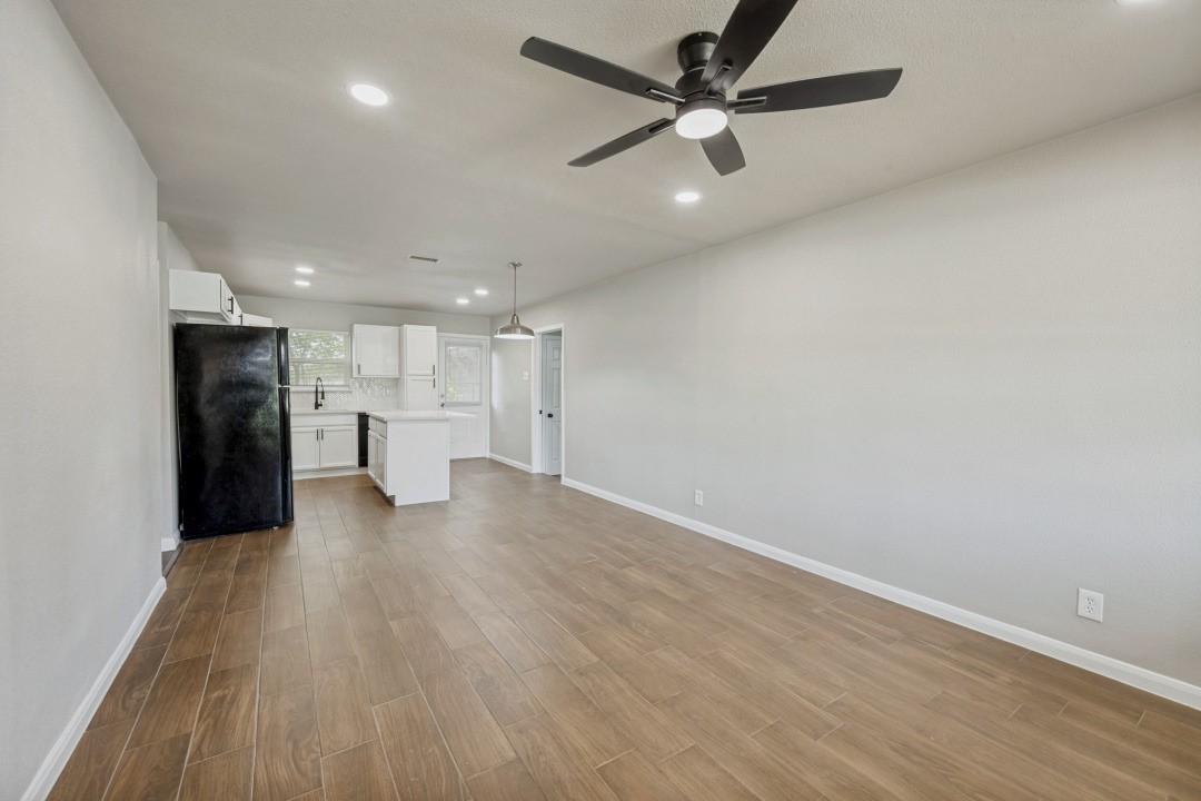 1913 San Antonio Street Grand Prairie TX 75051