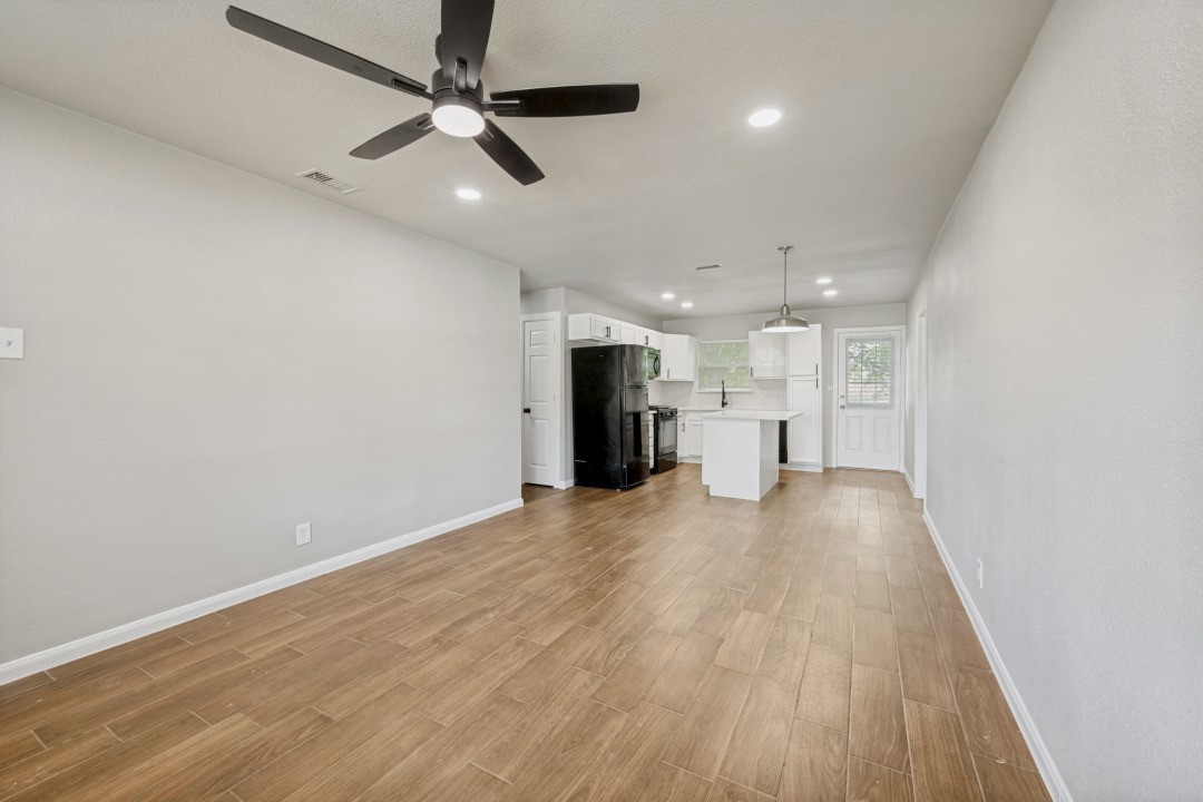1913 San Antonio Street Grand Prairie TX 75051