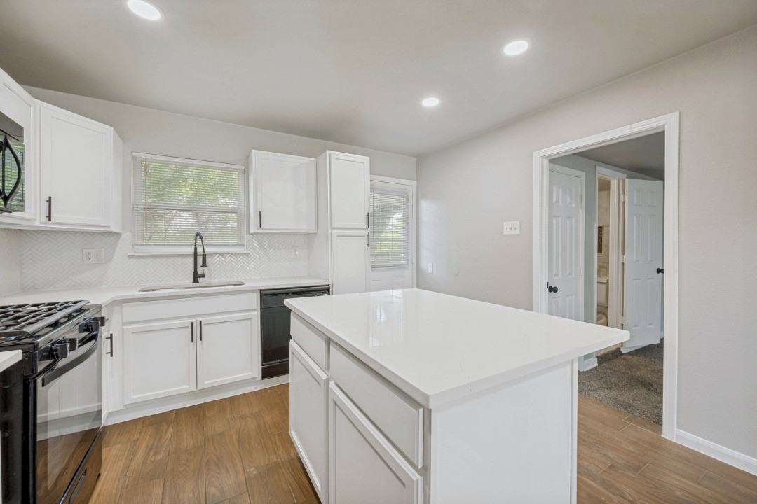 1913 San Antonio Street Grand Prairie TX 75051