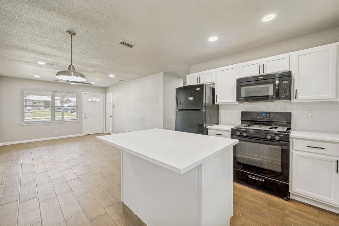1913 San Antonio Street Grand Prairie TX 75051