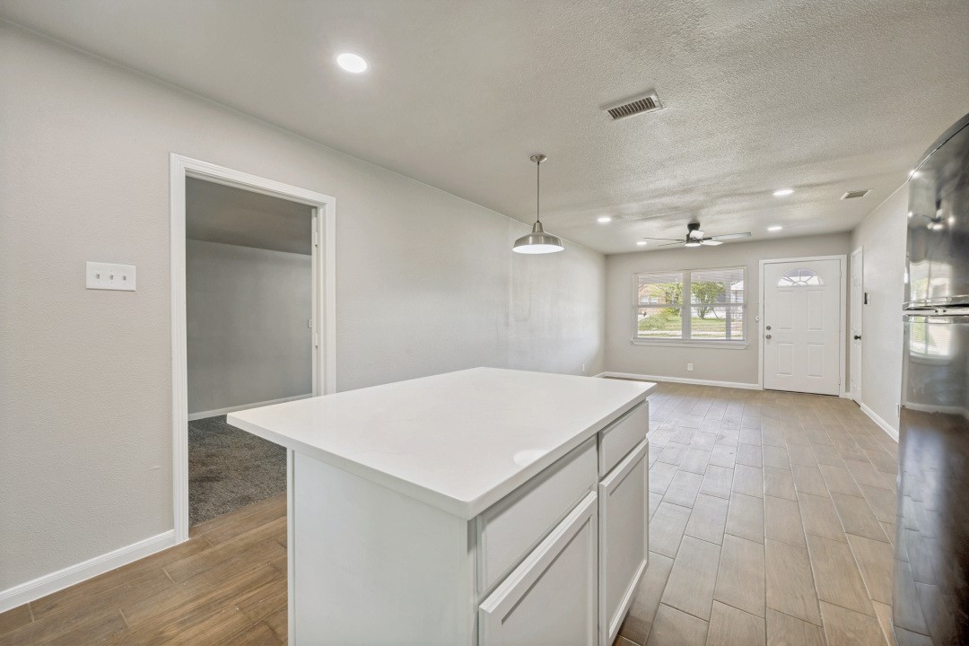 1913 San Antonio Street Grand Prairie TX 75051