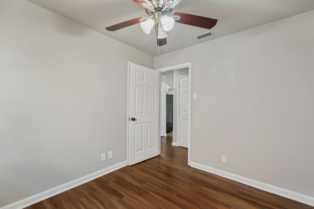 1913 San Antonio Street Grand Prairie TX 75051