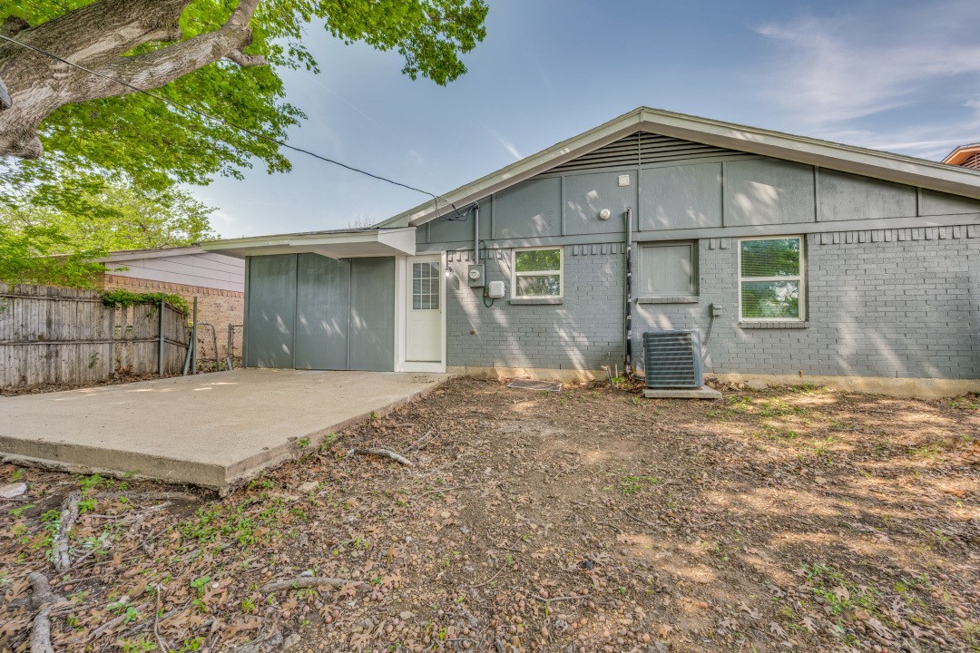 1913 San Antonio Street Grand Prairie TX 75051