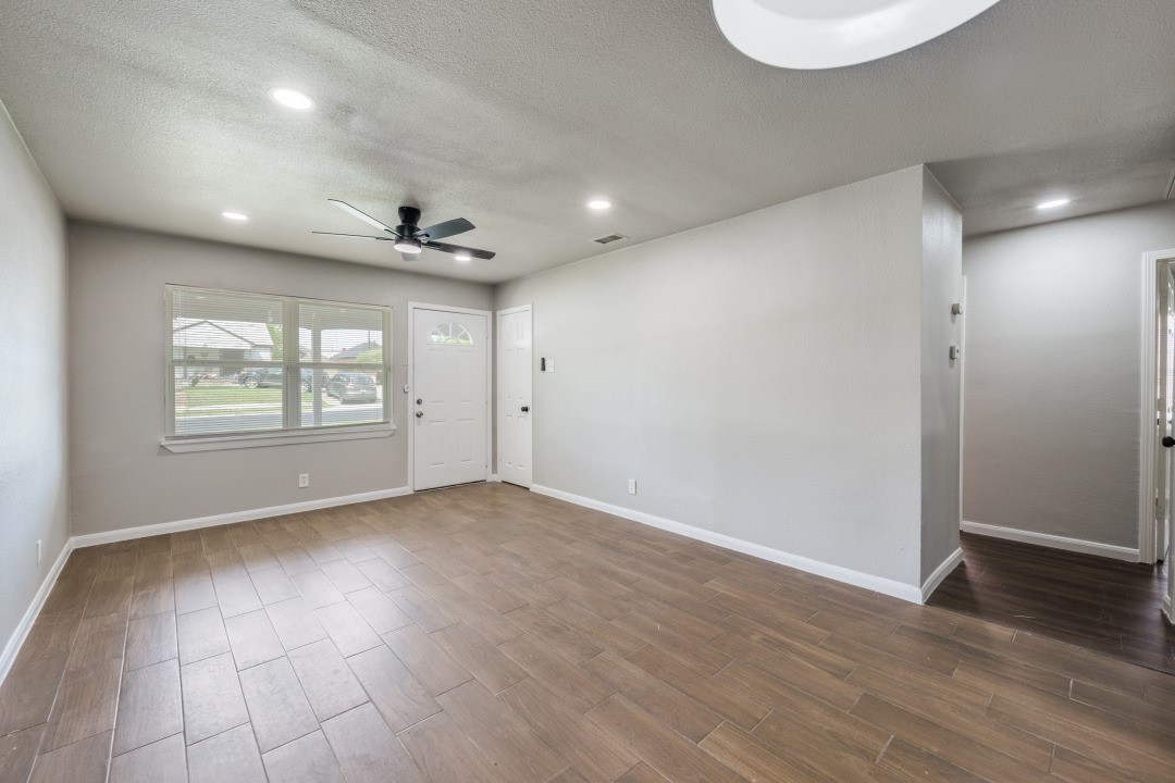 1913 San Antonio Street Grand Prairie TX 75051