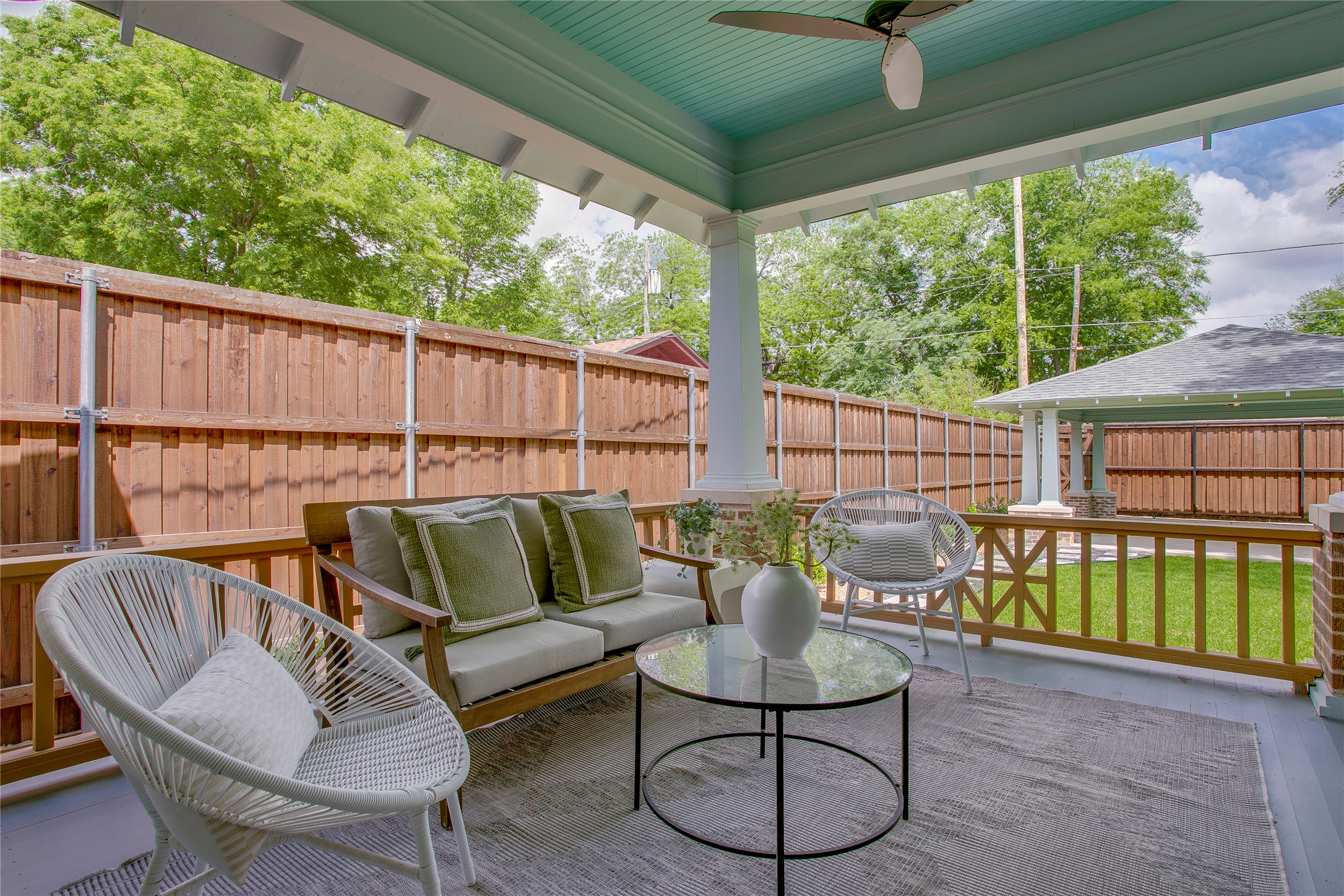 714 N Edgefield Avenue Dallas TX 75208
