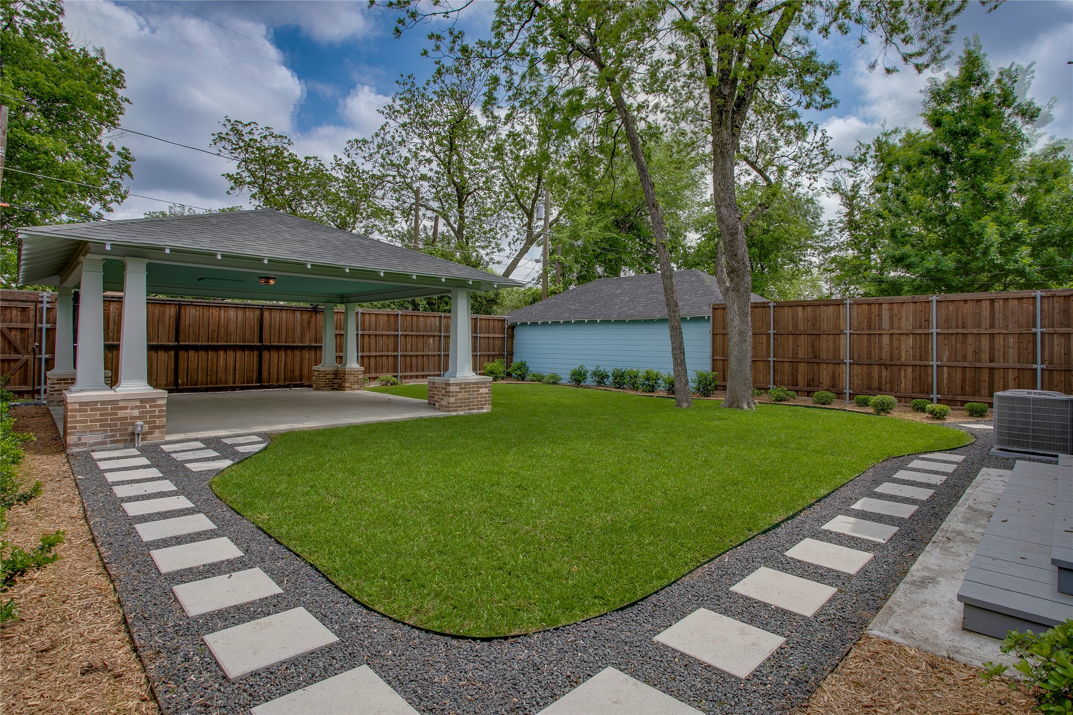 714 N Edgefield Avenue Dallas TX 75208