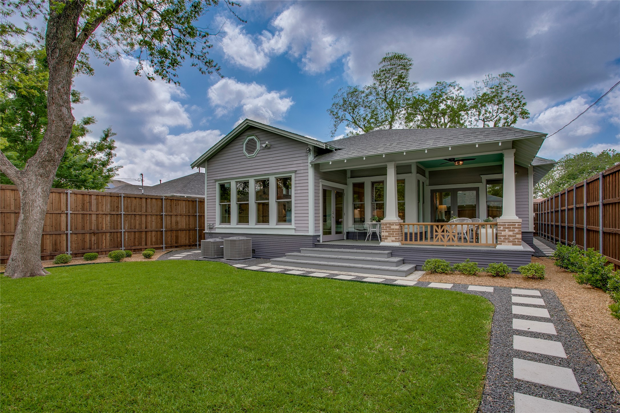 714 N Edgefield Avenue Dallas TX 75208