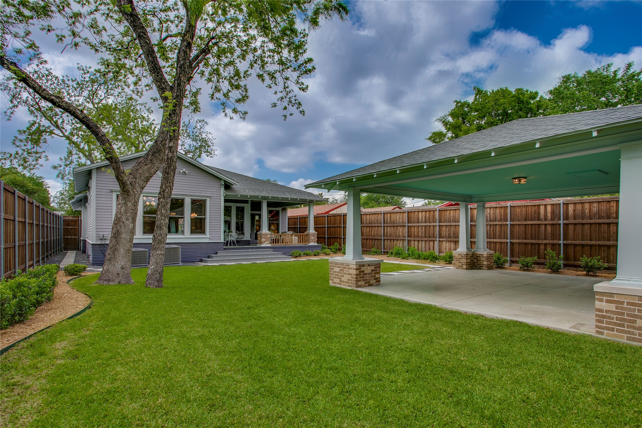 714 N Edgefield Avenue Dallas TX 75208