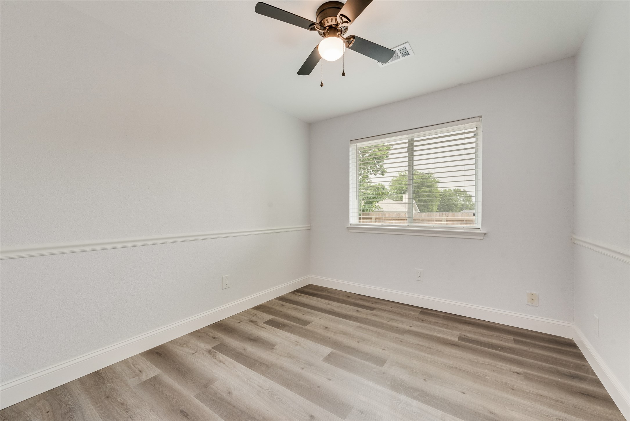 204 Hollywood Drive Glenn Heights TX 75154