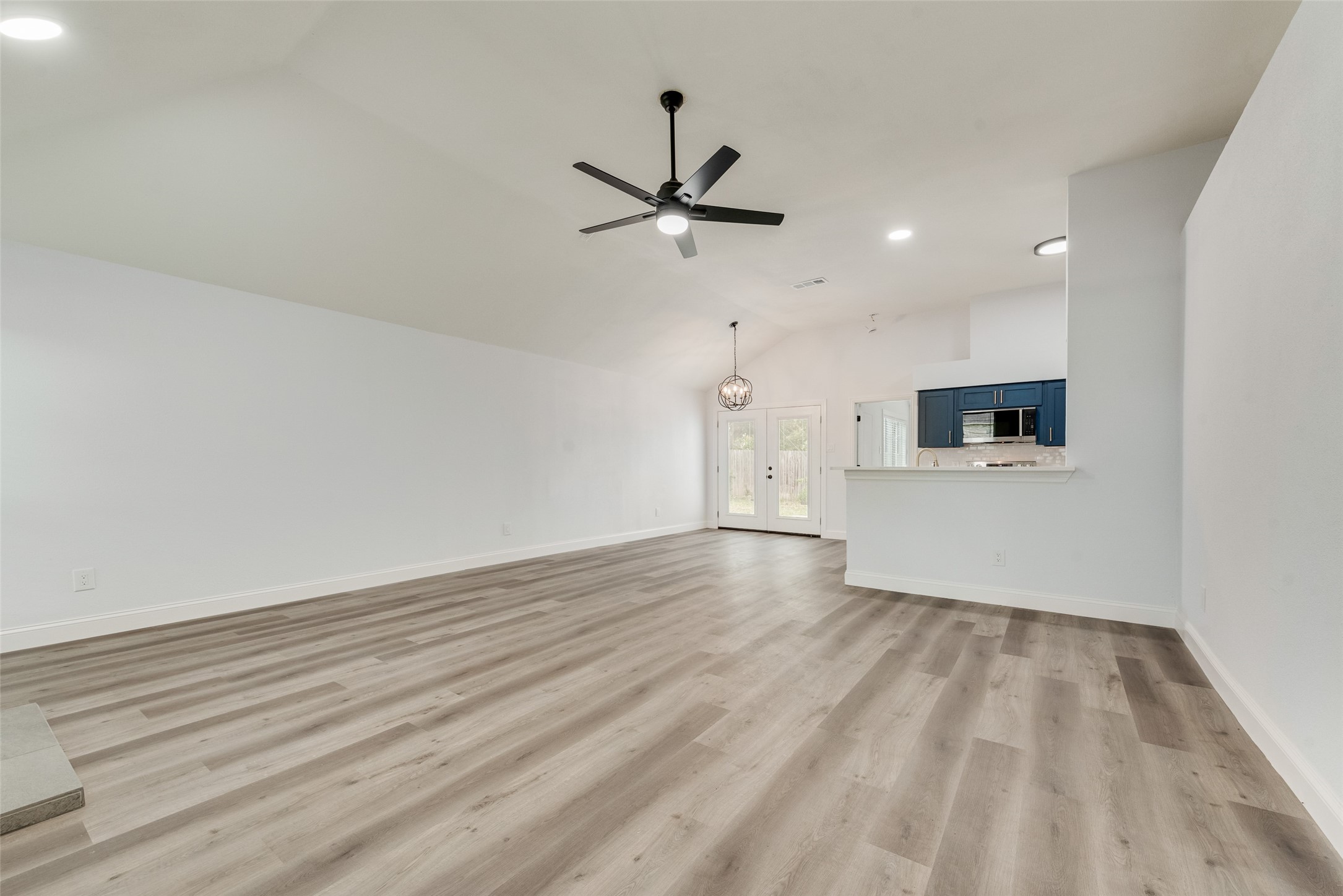 204 Hollywood Drive Glenn Heights TX 75154