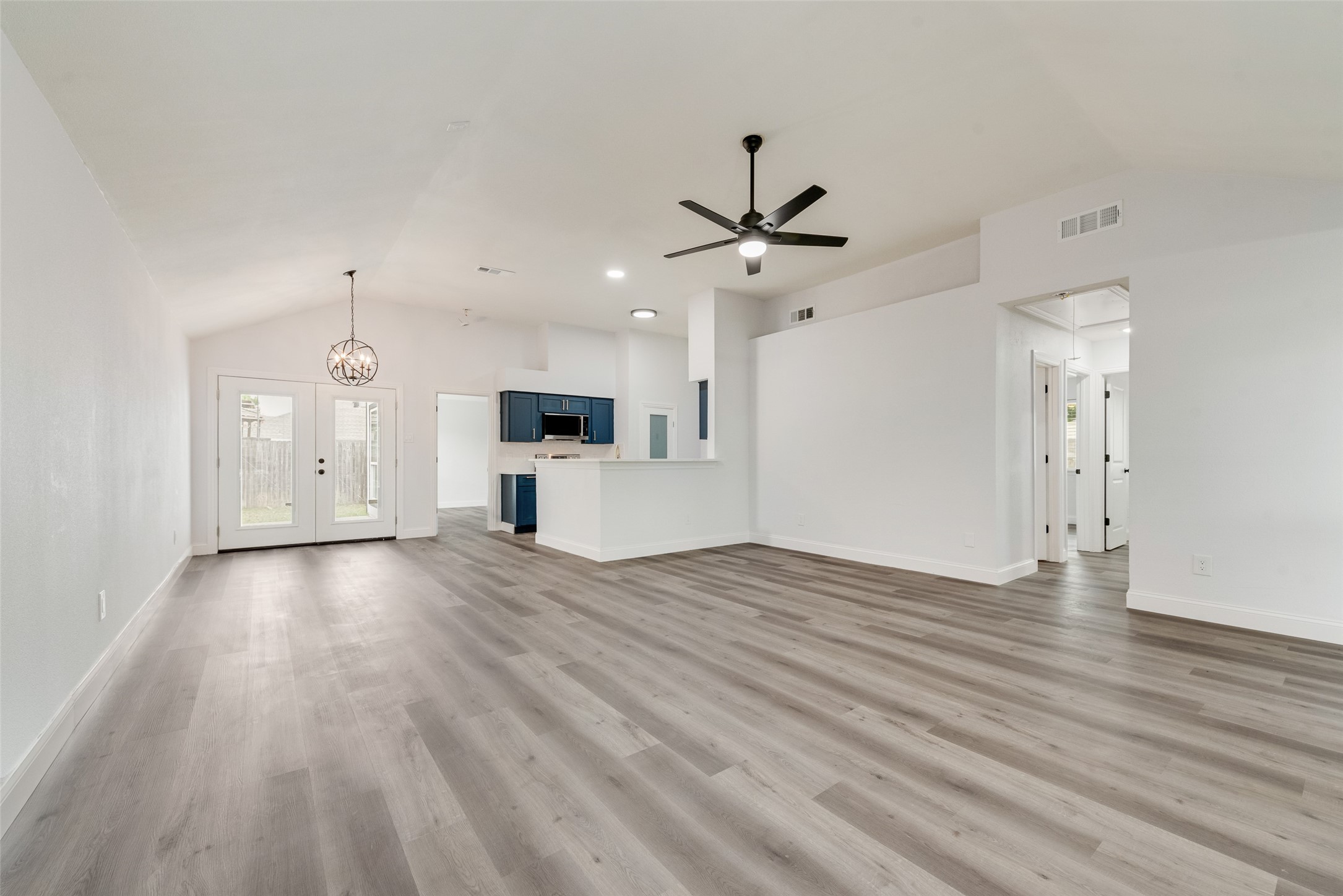 204 Hollywood Drive Glenn Heights TX 75154