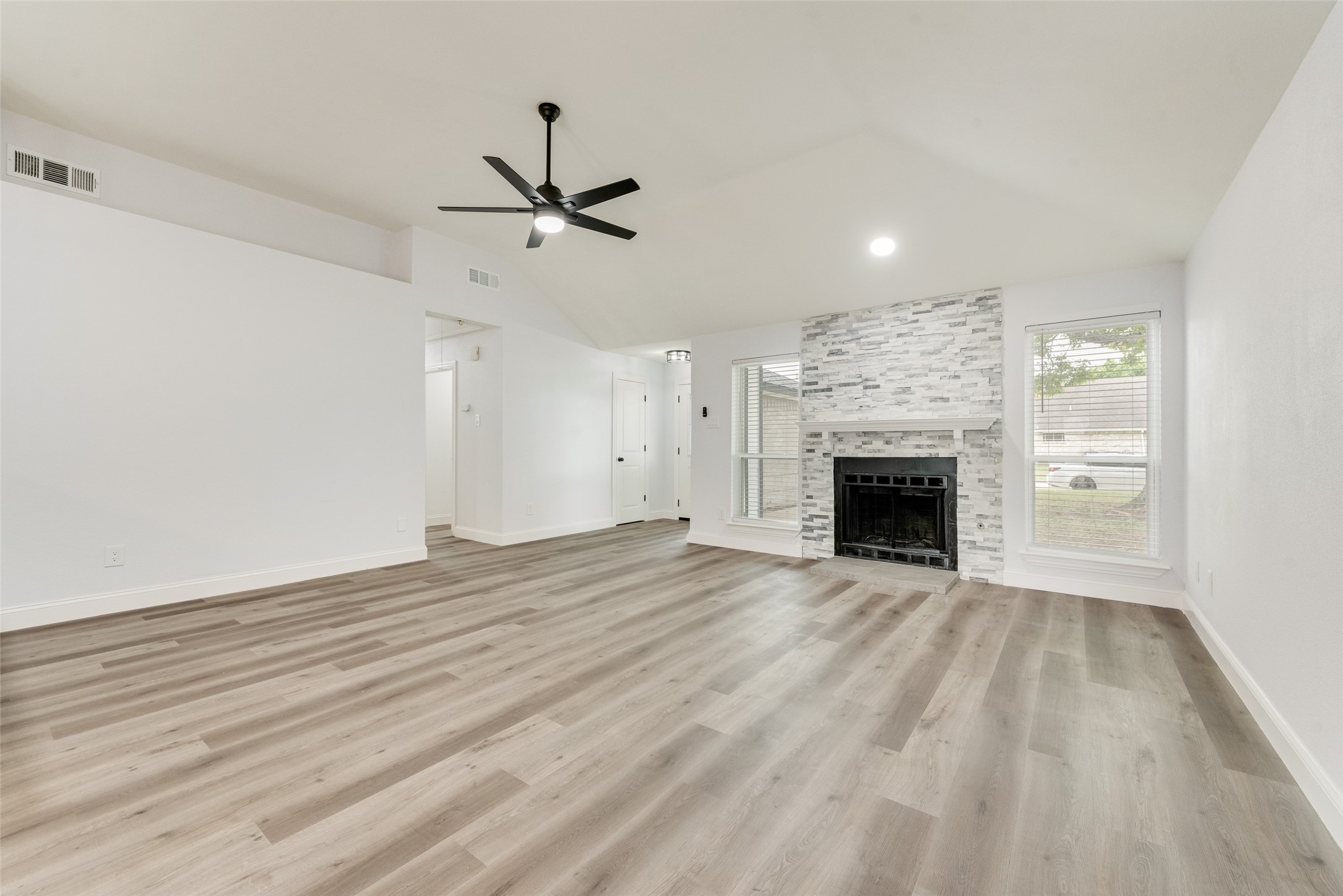 204 Hollywood Drive Glenn Heights TX 75154