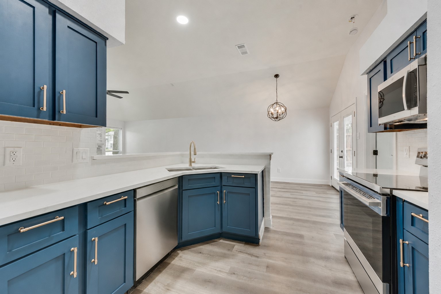 204 Hollywood Drive Glenn Heights TX 75154