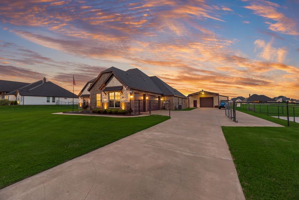 252 Agua Linda Drive Godley TX 76044