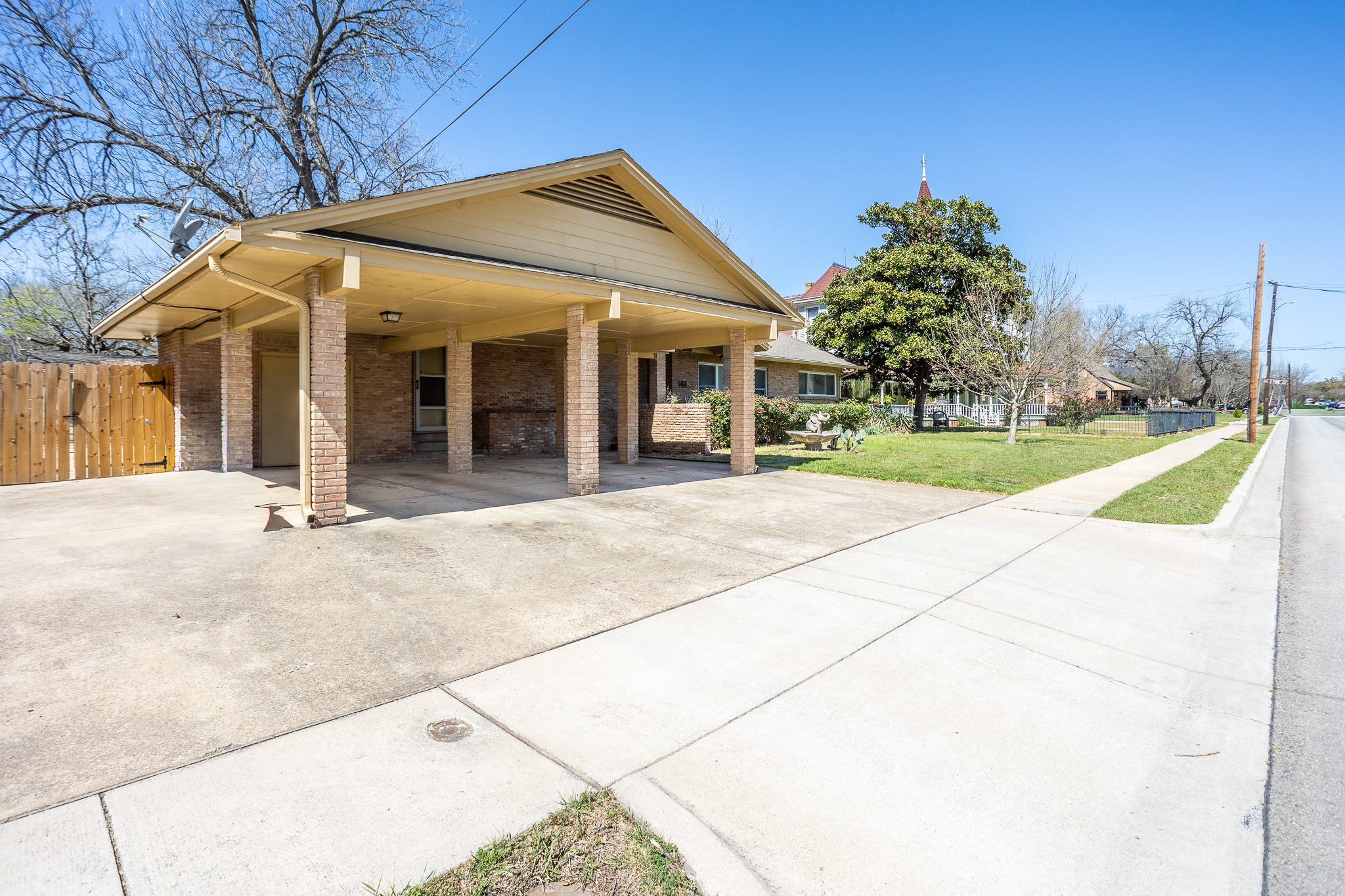 411 S Centre Lane Lancaster TX 75146
