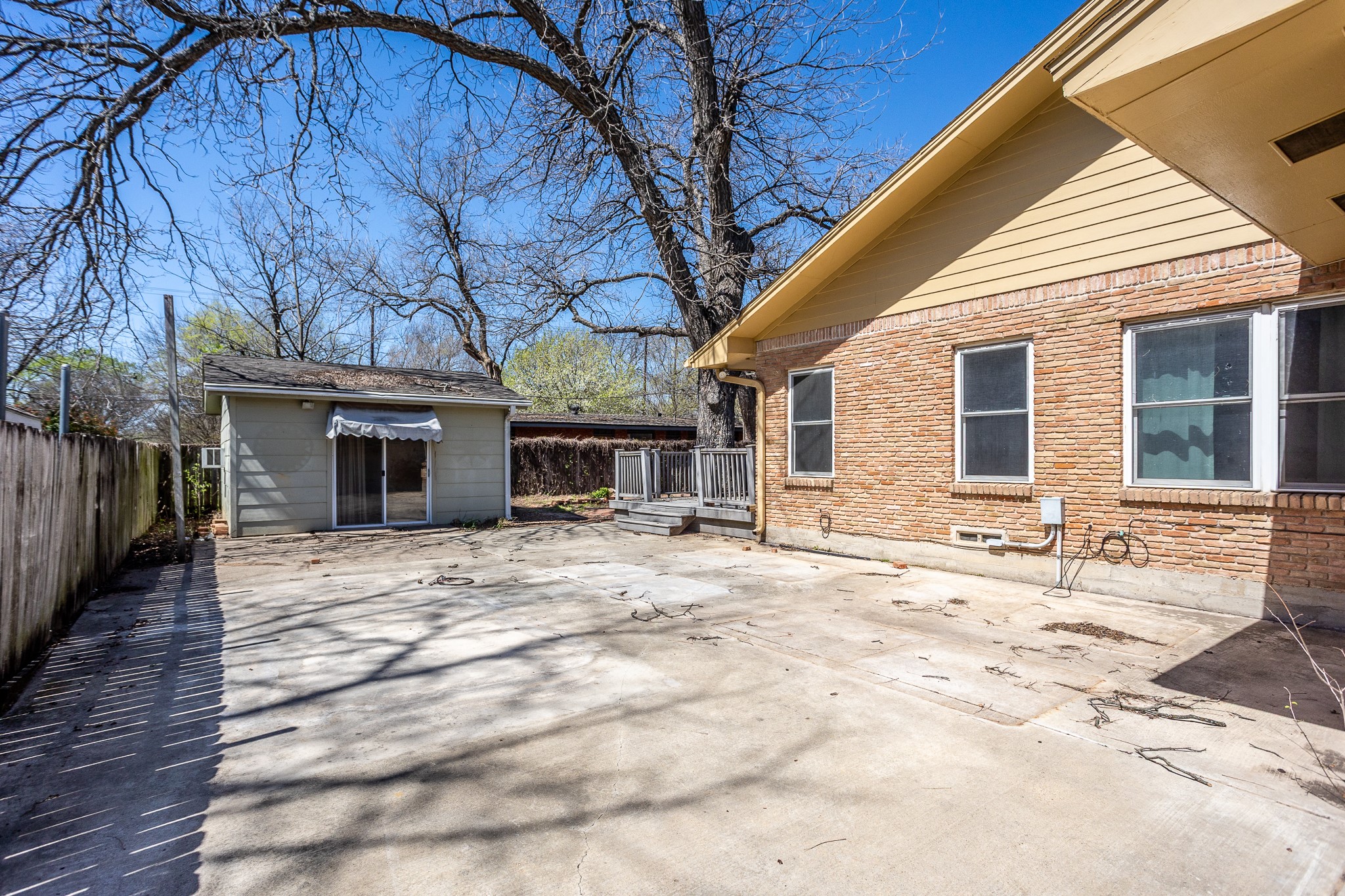 411 S Centre Lane Lancaster TX 75146