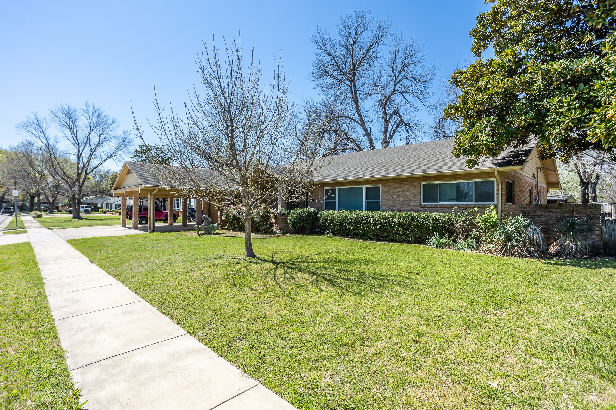411 S Centre Lane Lancaster TX 75146