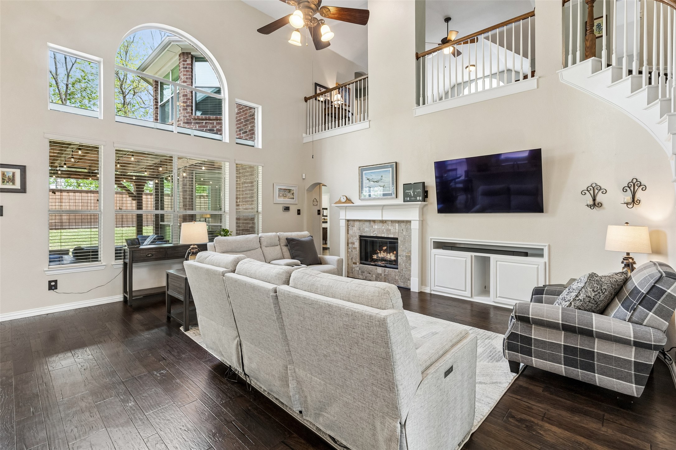 2206 Autumn Trail Garland TX 75040