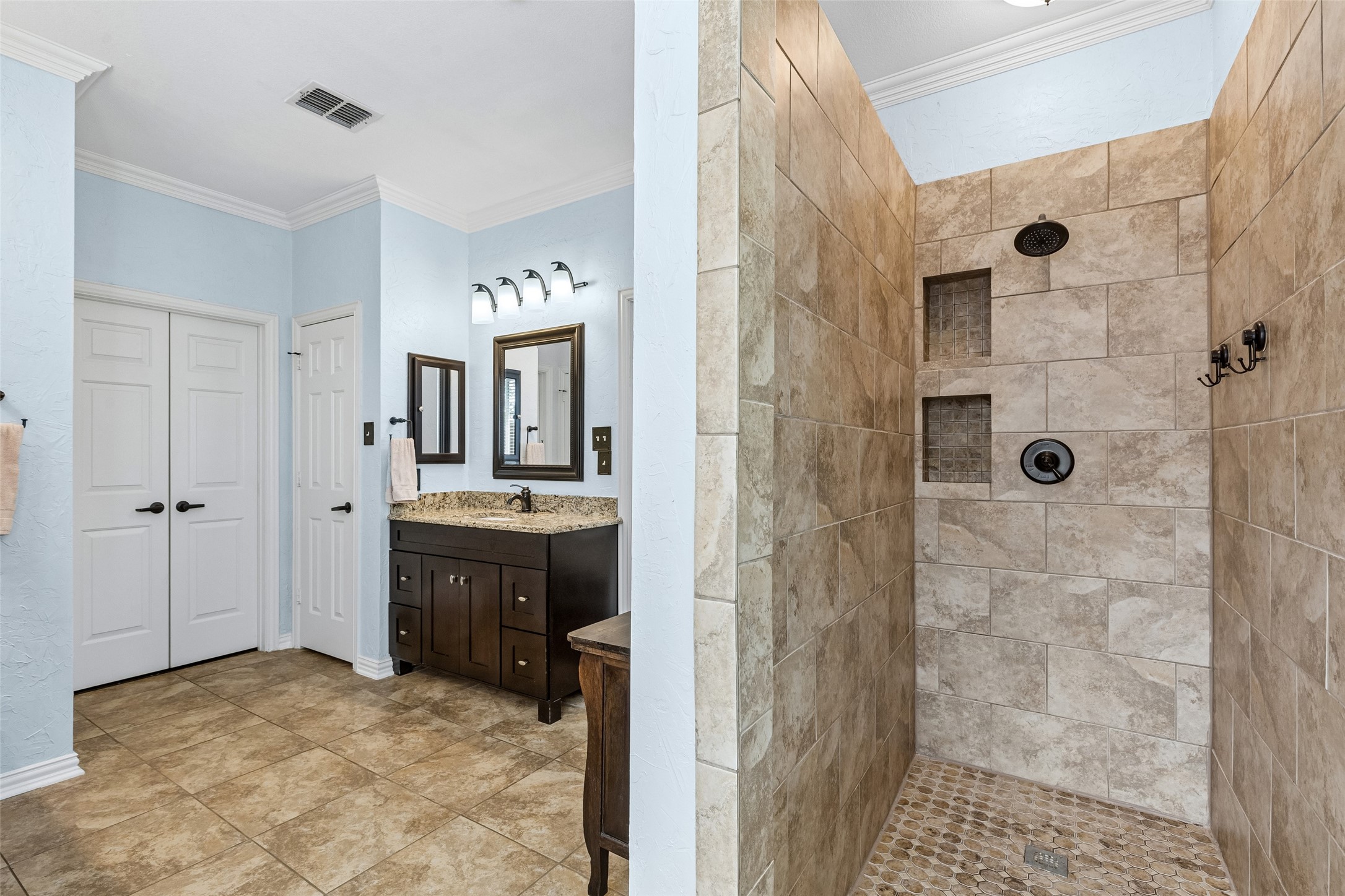 2206 Autumn Trail Garland TX 75040