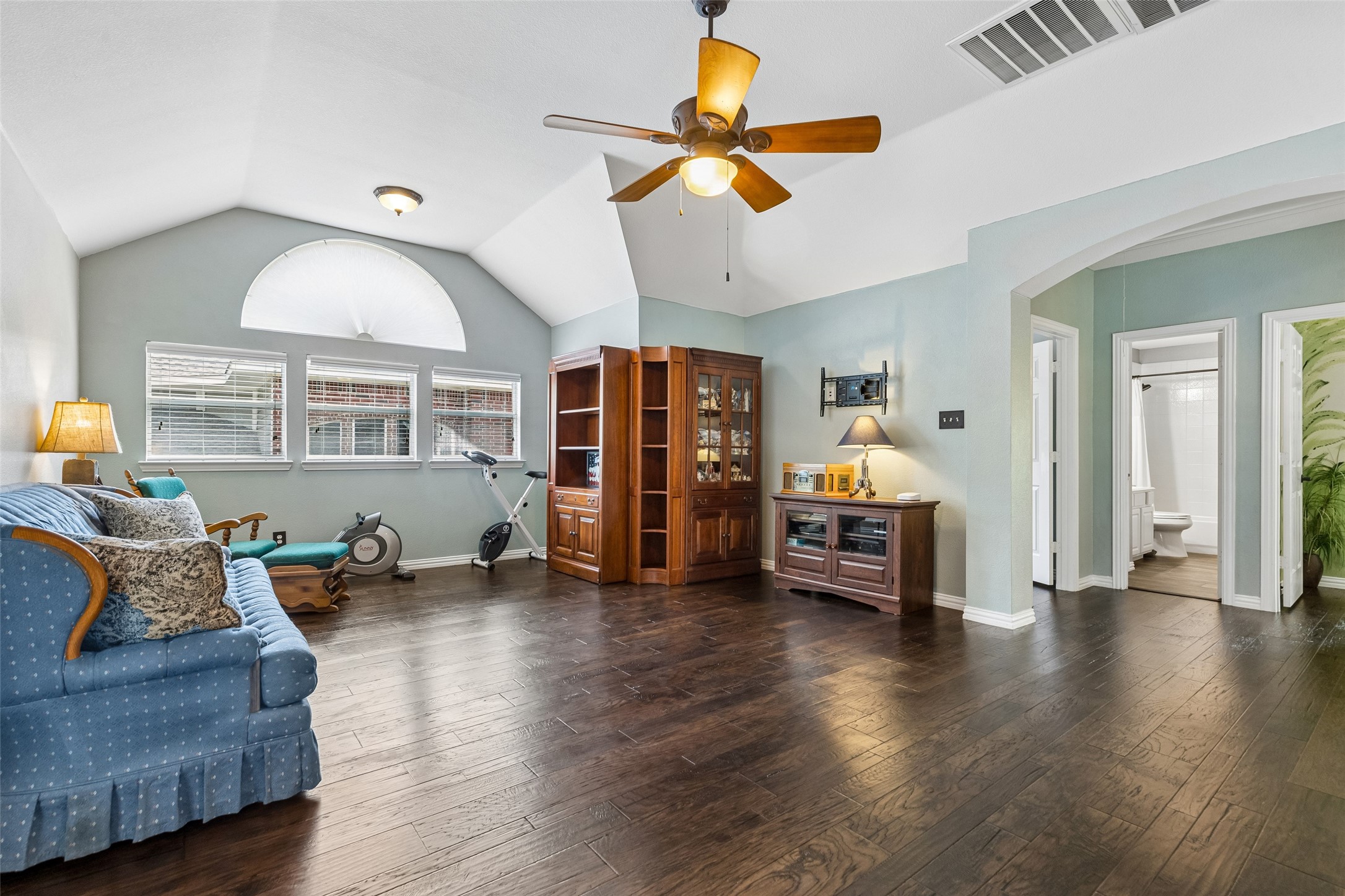 2206 Autumn Trail Garland TX 75040