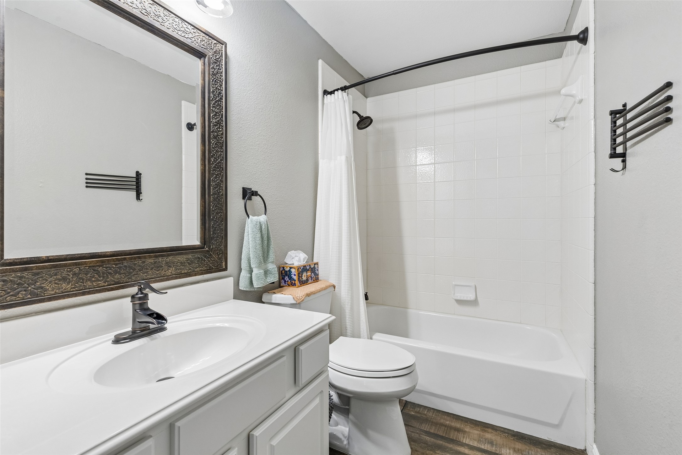 2206 Autumn Trail Garland TX 75040