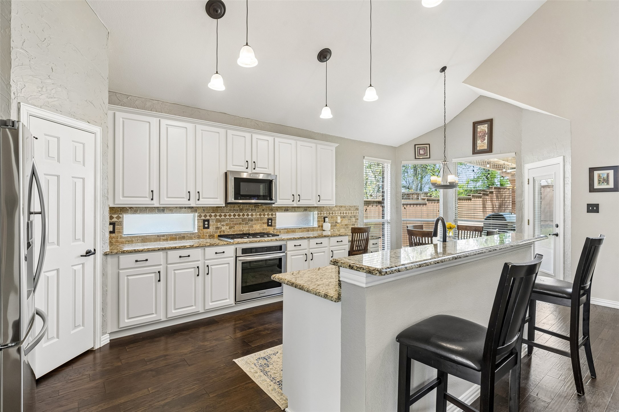 2206 Autumn Trail Garland TX 75040