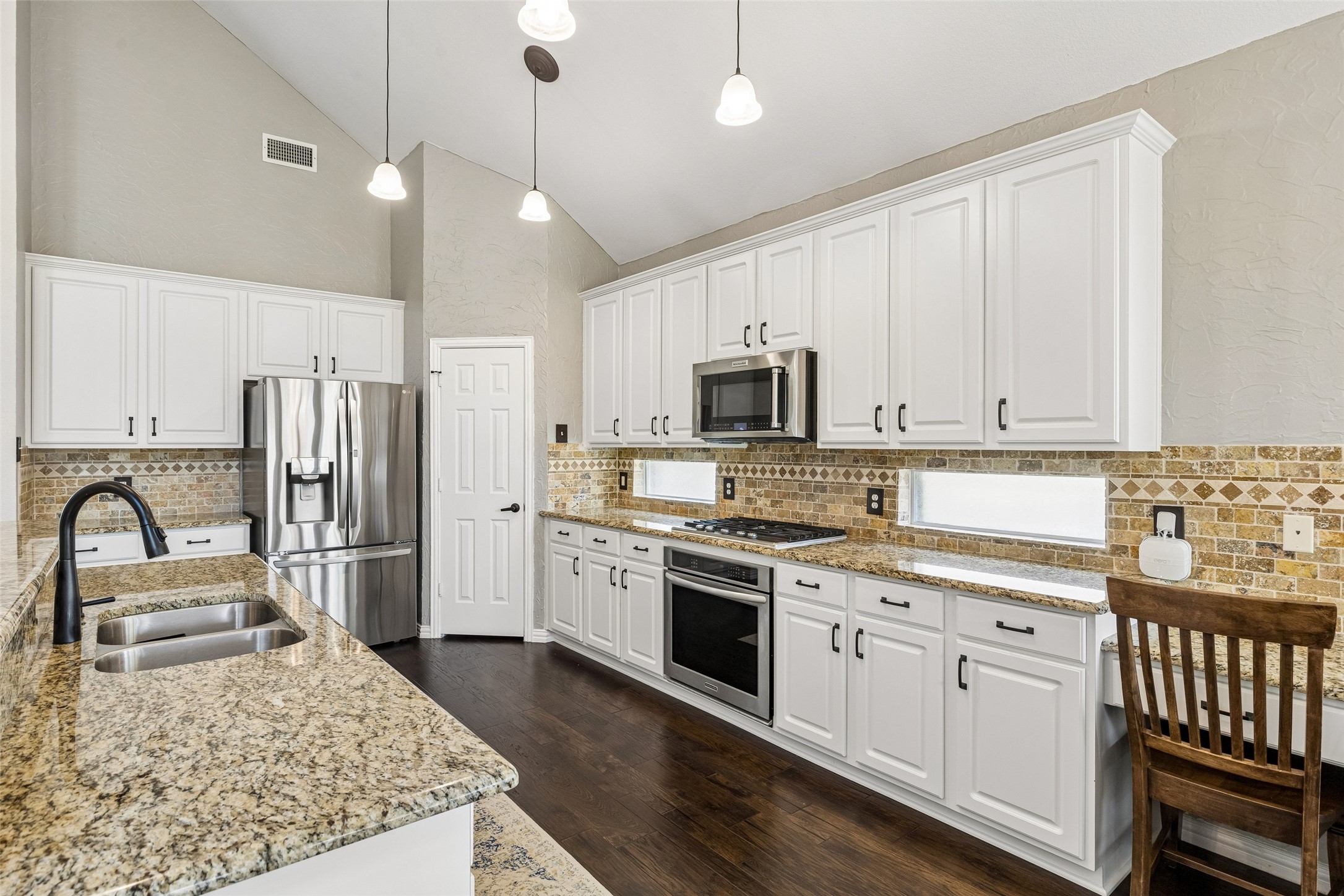 2206 Autumn Trail Garland TX 75040
