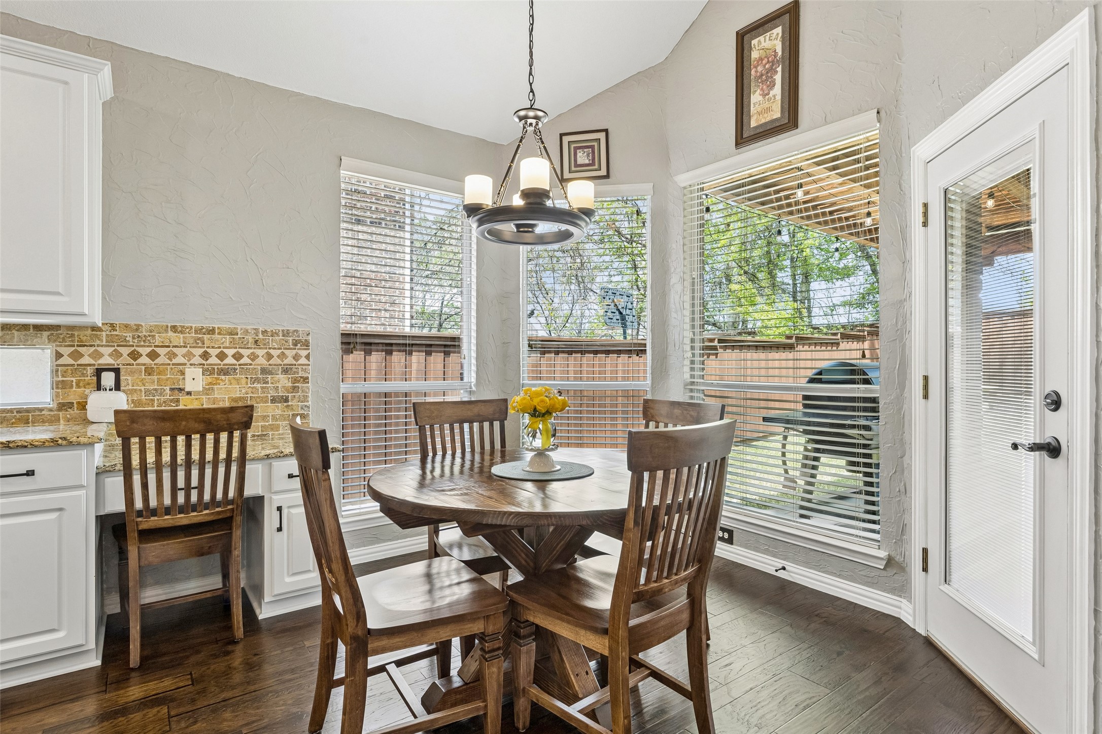 2206 Autumn Trail Garland TX 75040