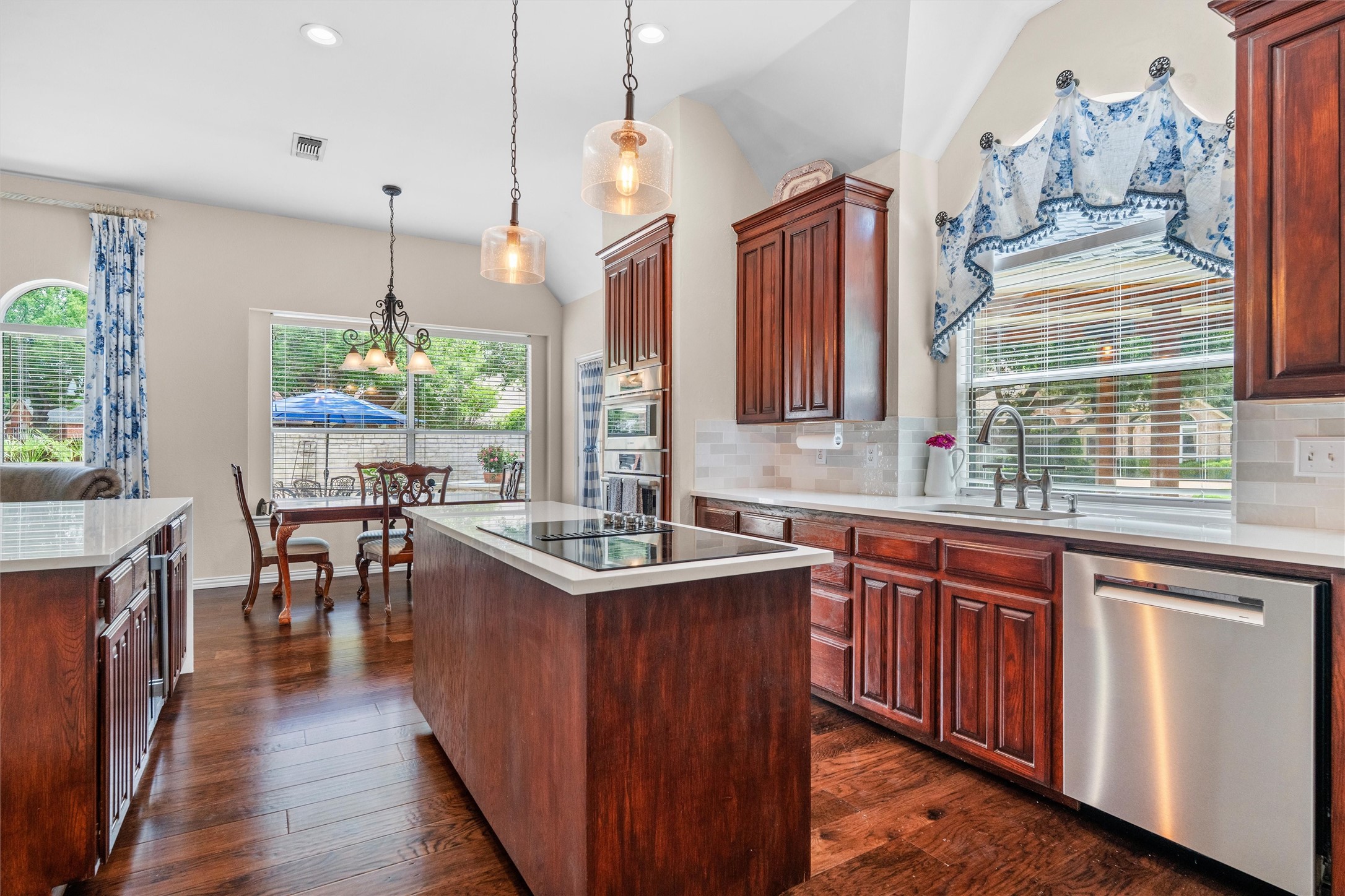 2007 Hunter Place Court Arlington TX 76006