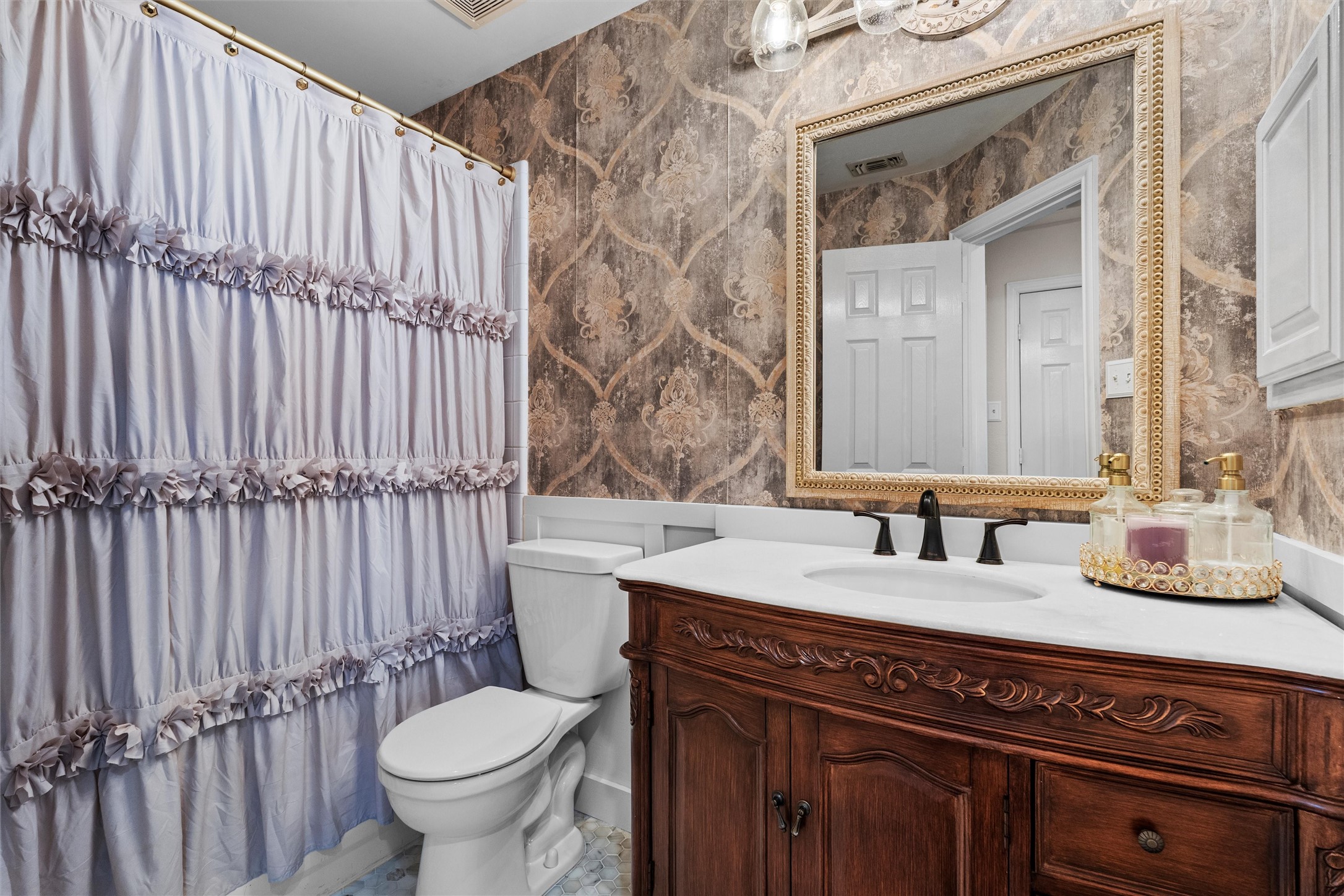 2007 Hunter Place Court Arlington TX 76006