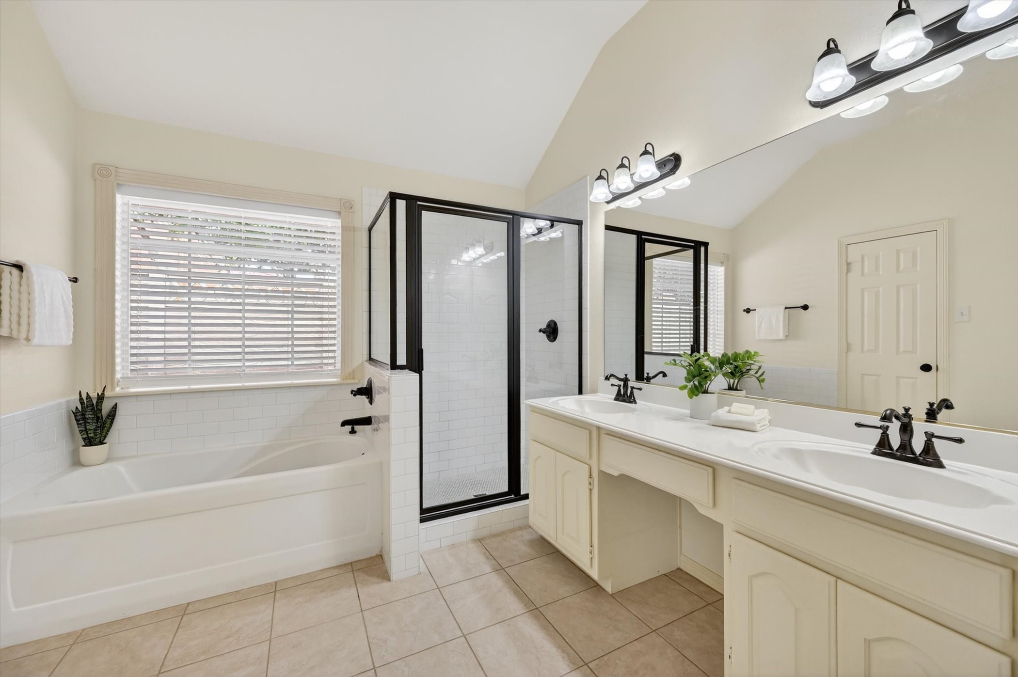 2212 Tiffany Glenn Court Bedford TX 76021