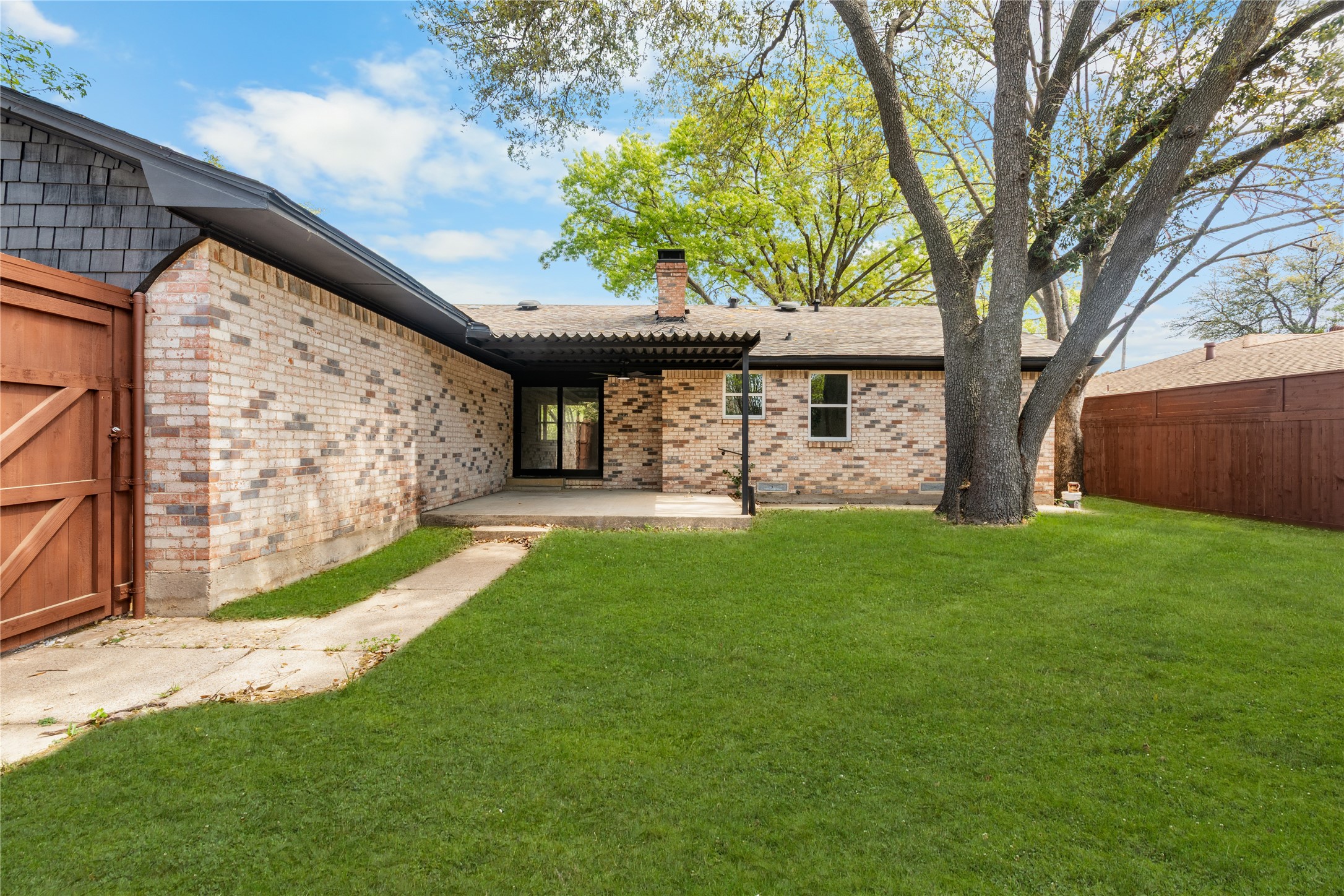 6211 Symphony Lane Dallas TX 75227