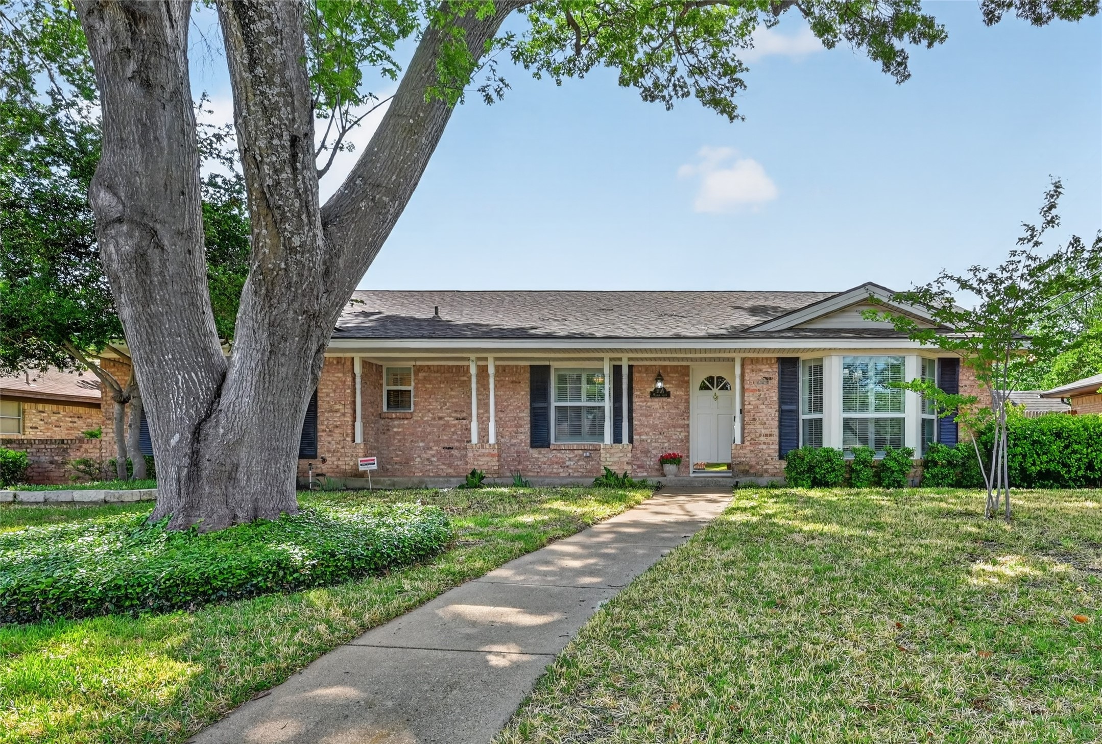 2105 Meadow Lane Grand Prairie TX 75050