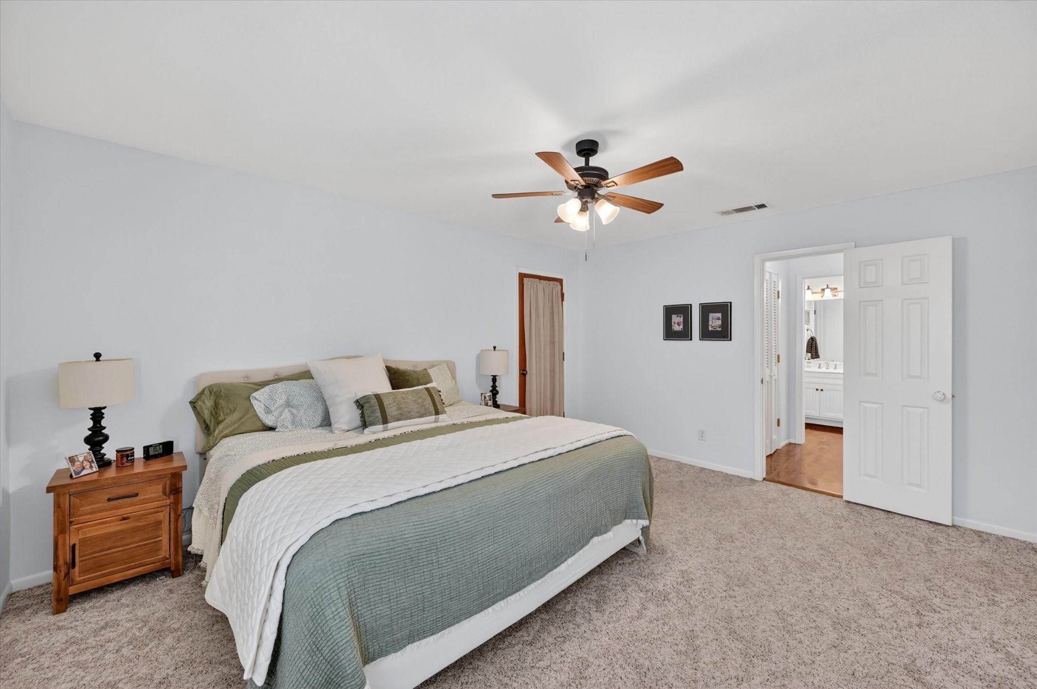 2105 Meadow Lane Grand Prairie TX 75050