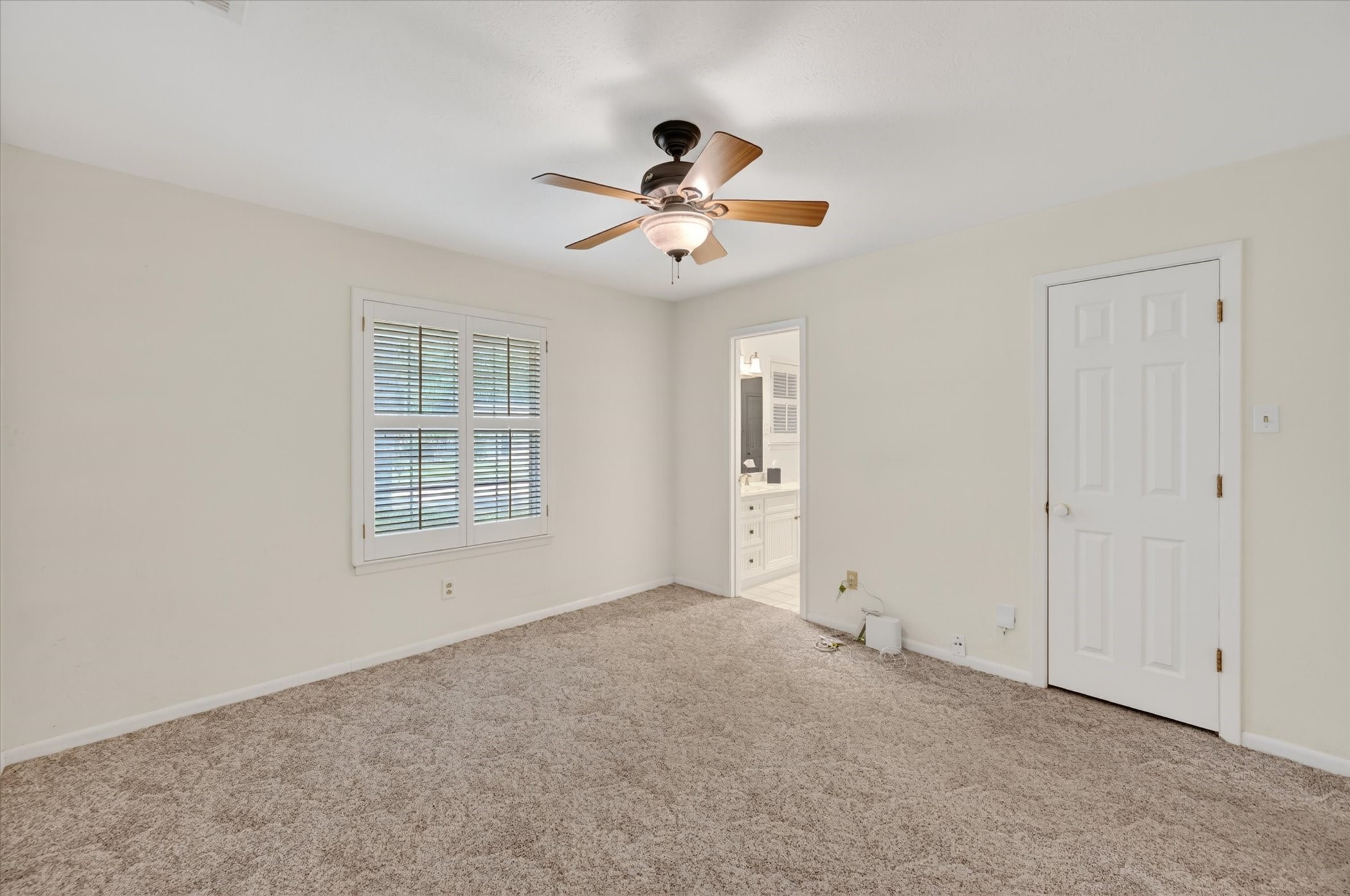 2105 Meadow Lane Grand Prairie TX 75050