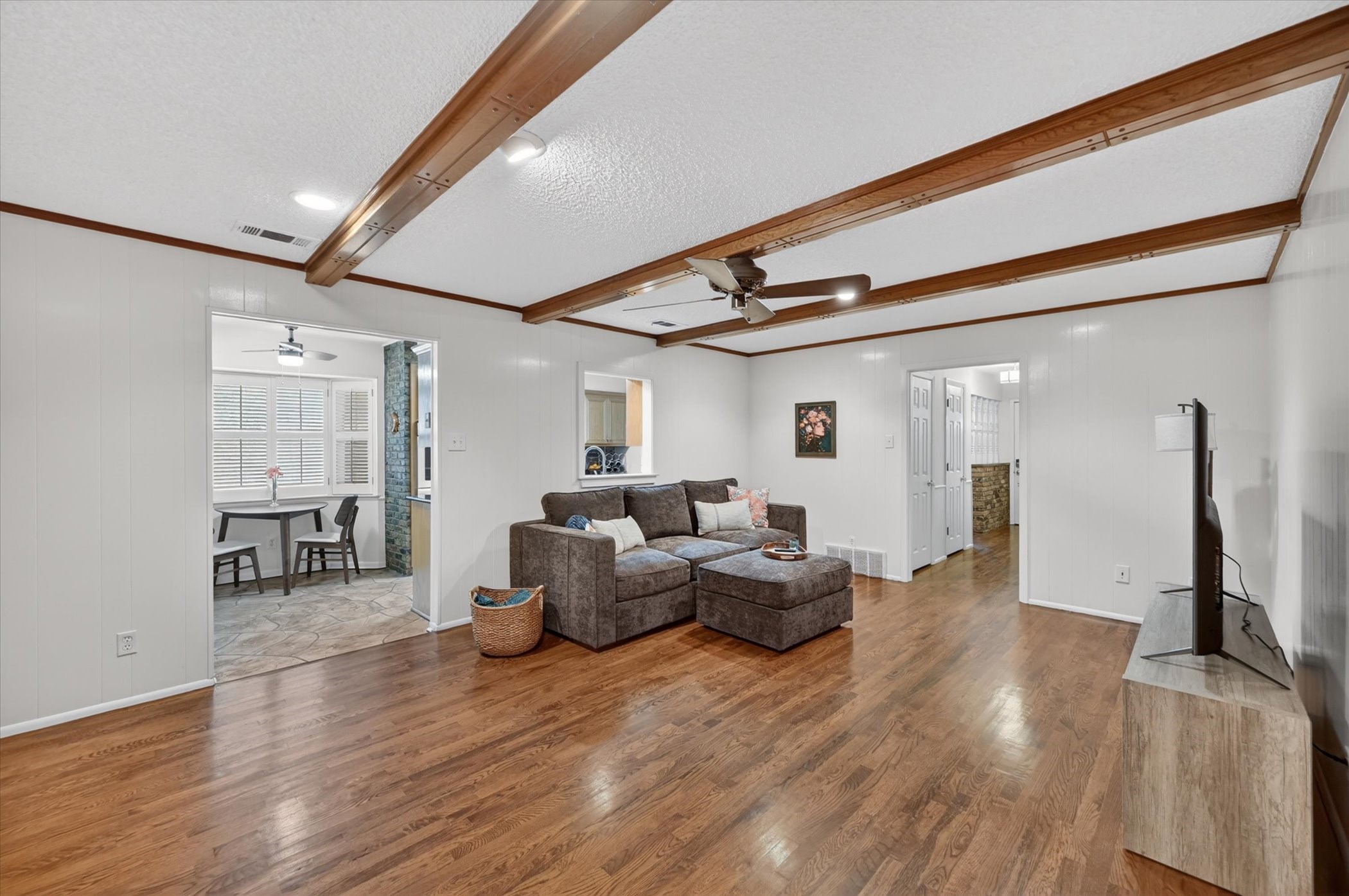 2105 Meadow Lane Grand Prairie TX 75050