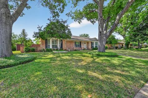 2105 Meadow Lane Grand Prairie TX 75050