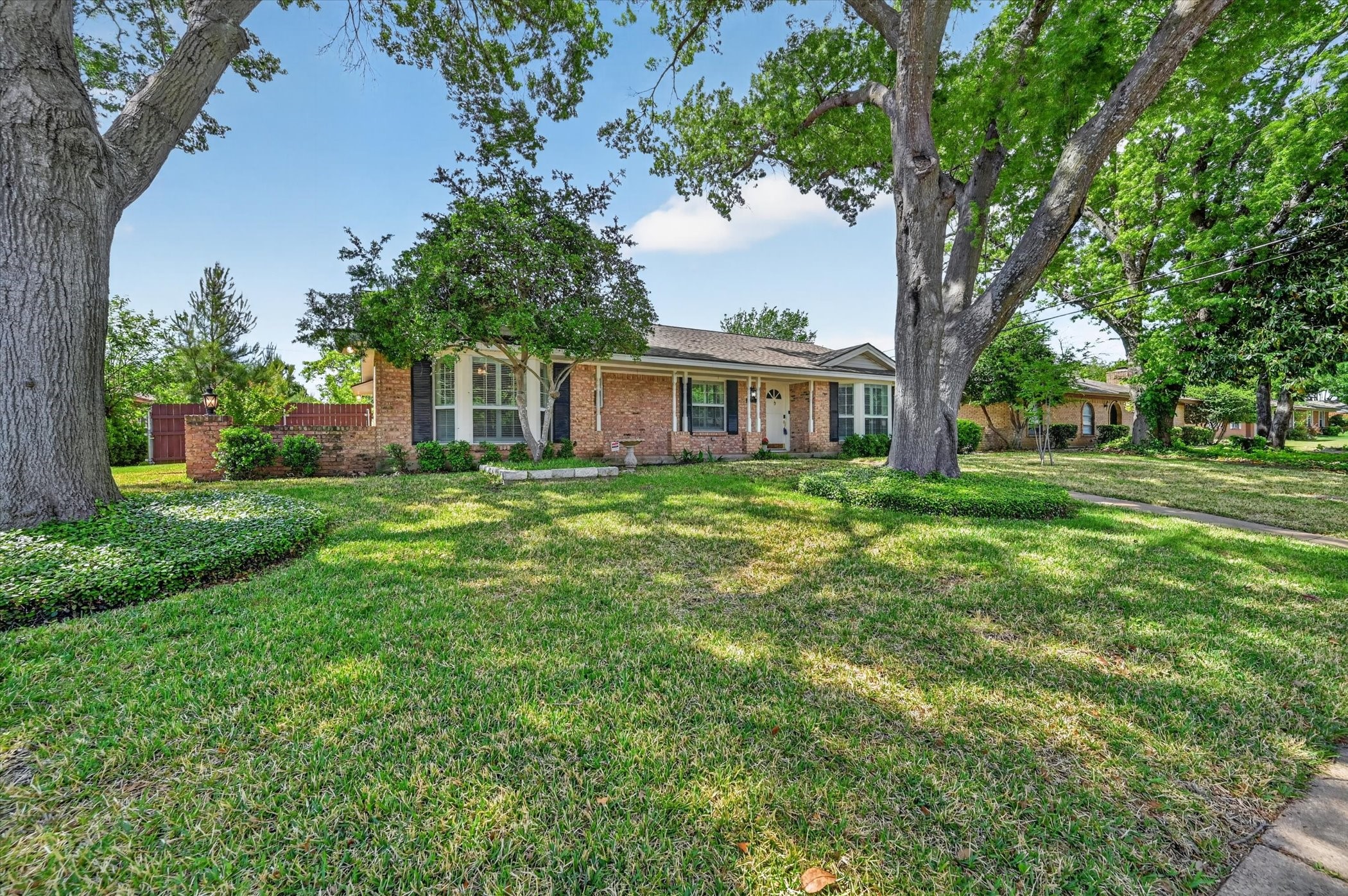 2105 Meadow Lane Grand Prairie TX 75050
