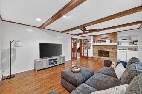 2105 Meadow Lane Grand Prairie TX 75050