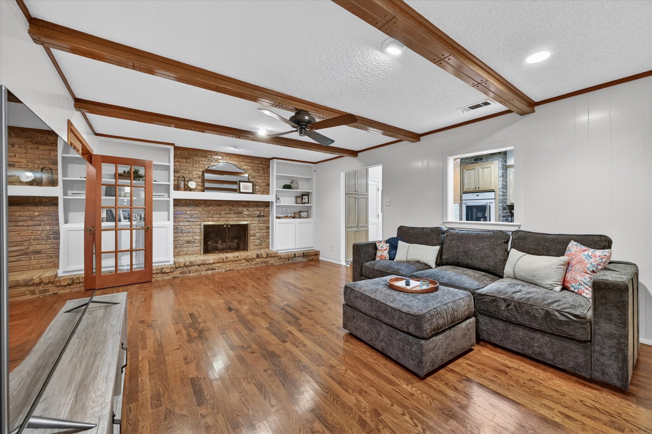 2105 Meadow Lane Grand Prairie TX 75050