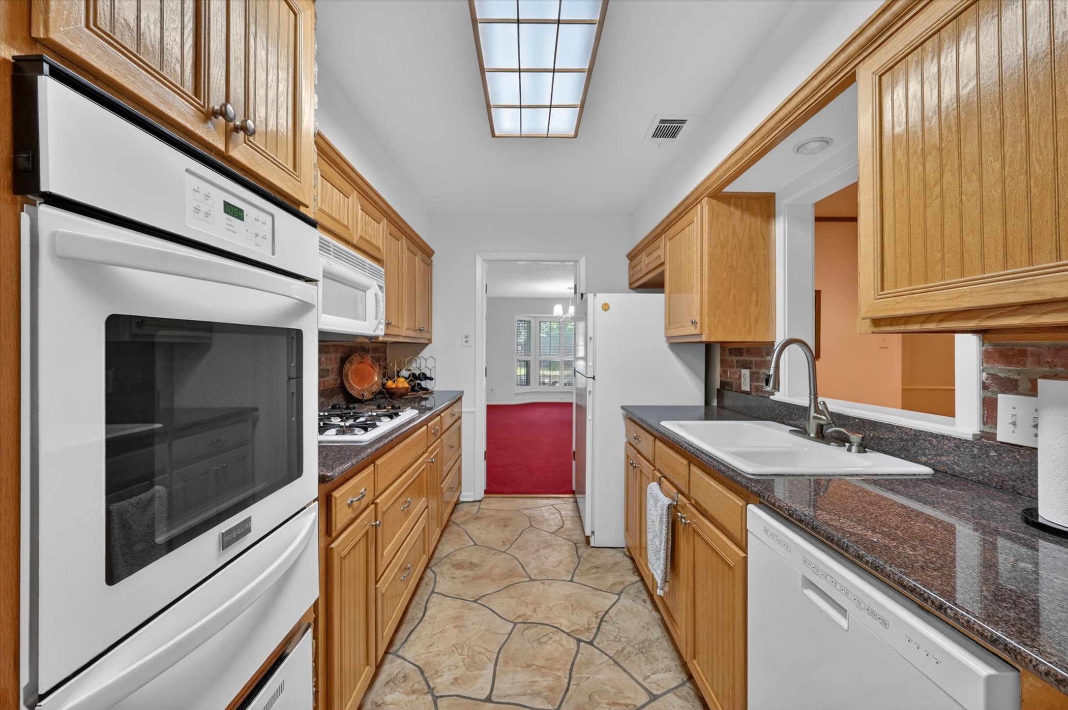 2105 Meadow Lane Grand Prairie TX 75050