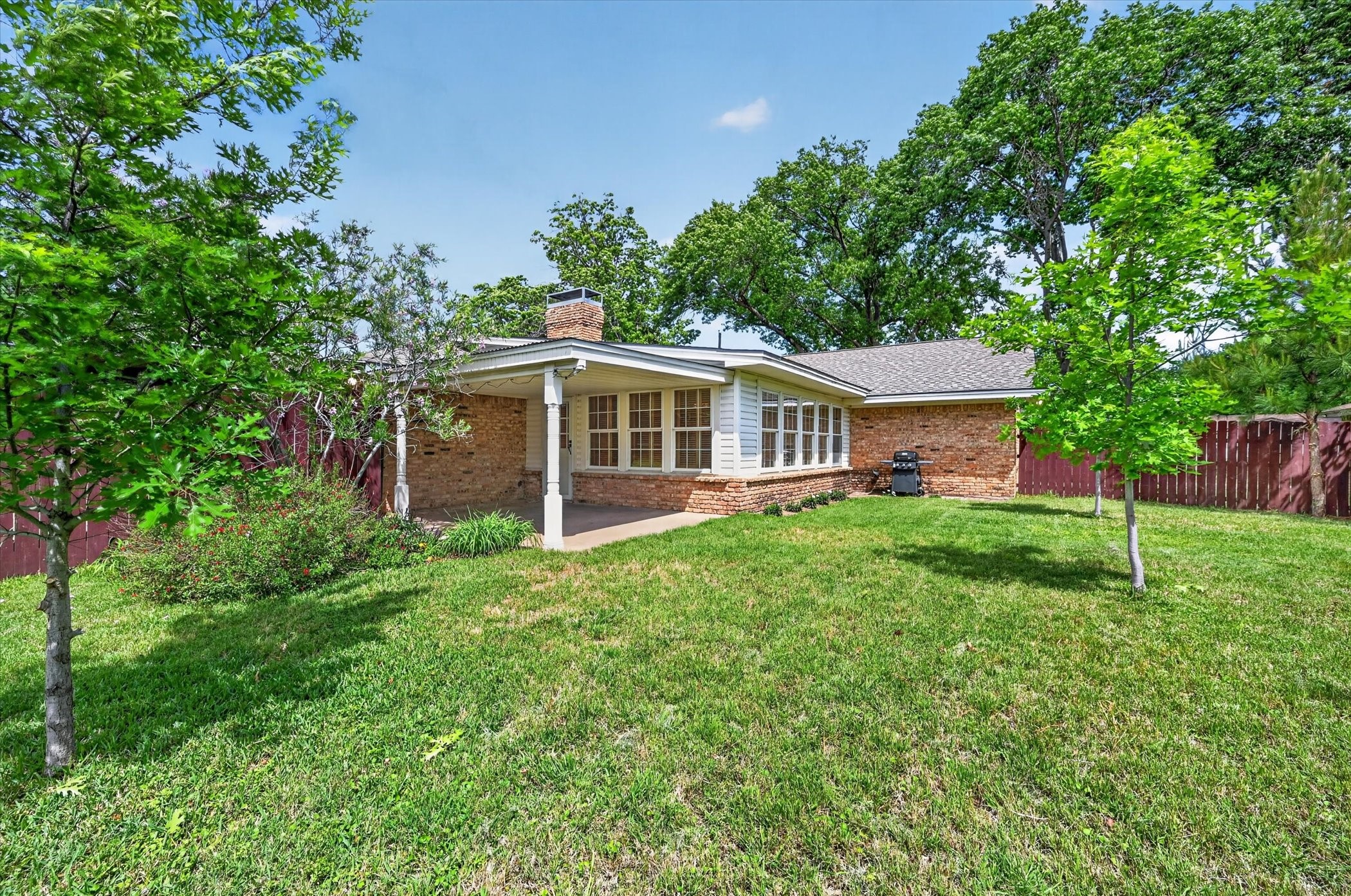 2105 Meadow Lane Grand Prairie TX 75050