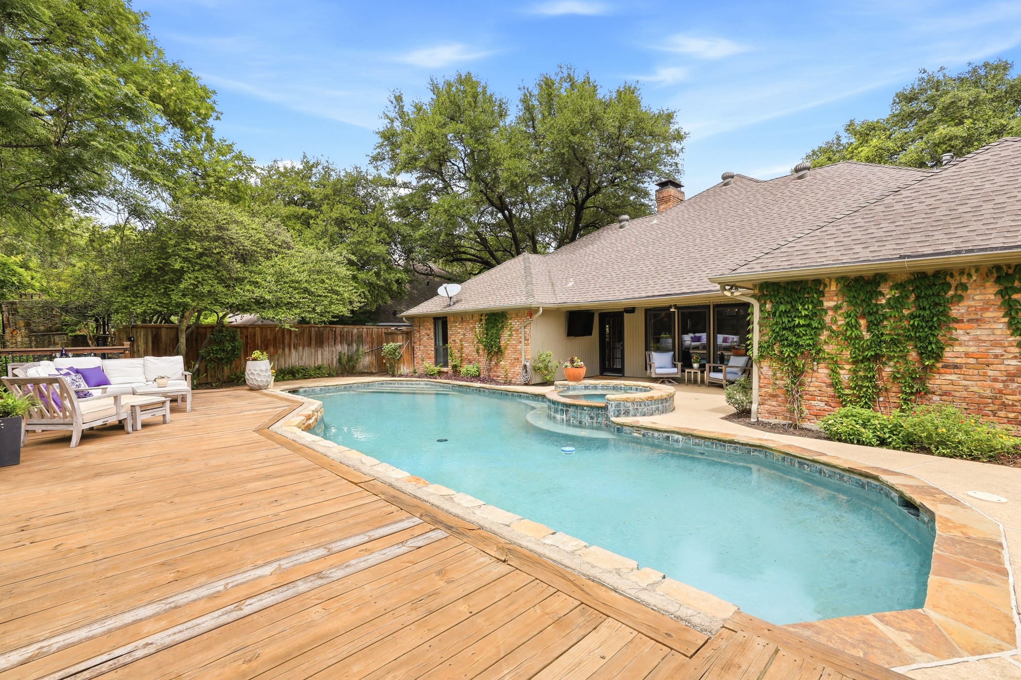 8710 Sanshire Avenue Dallas TX 75231