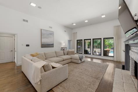8710 Sanshire Avenue Dallas TX 75231
