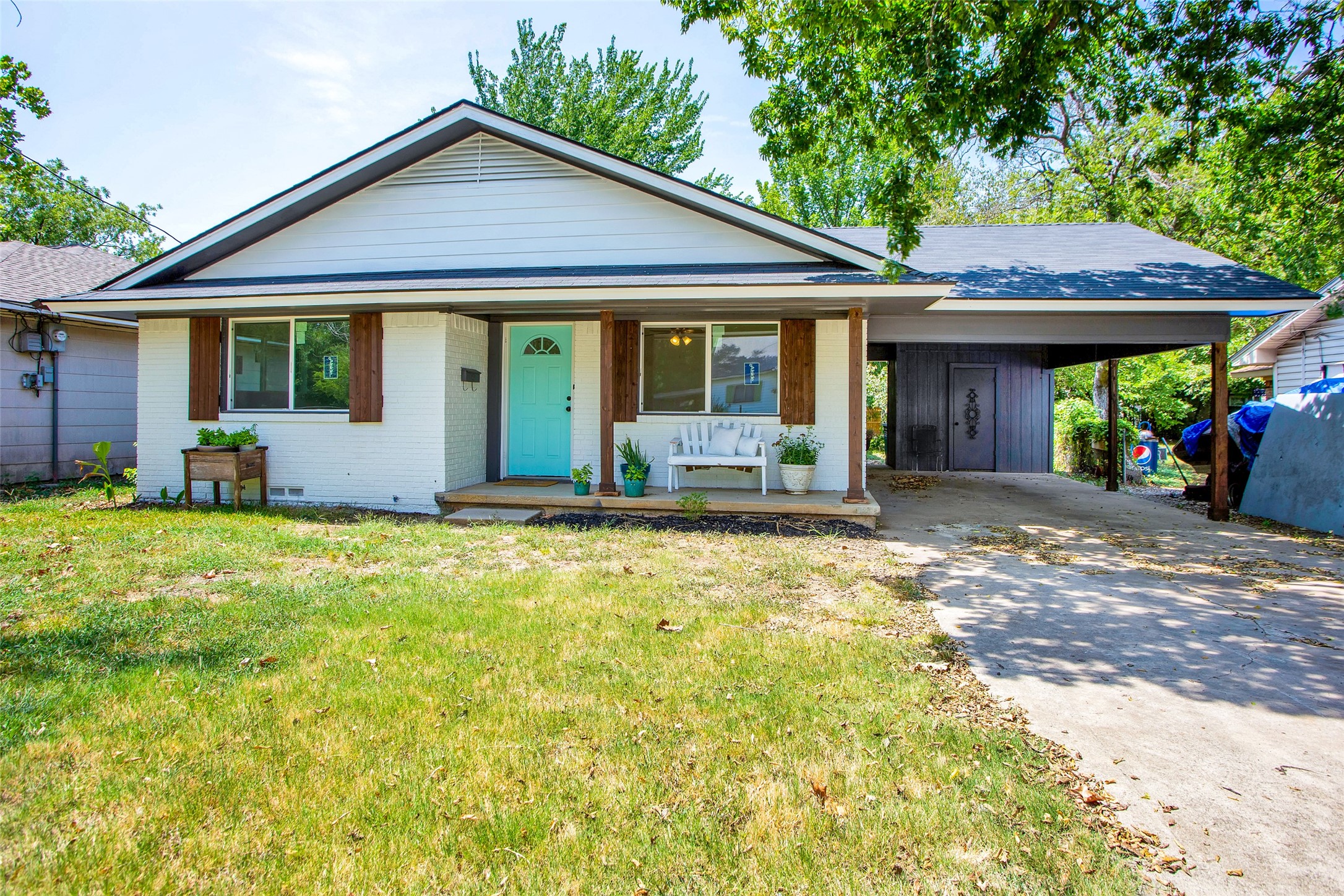 1009 N Clements Street Gainesville TX 76240