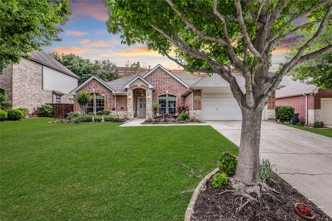 933 Fall Creek Grapevine TX 76051