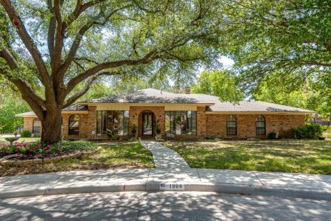 1908 Alexander Drive Waxahachie TX 75165